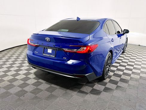 Used 2025 Toyota Camry SE w/ Convenience Package FWD image 3