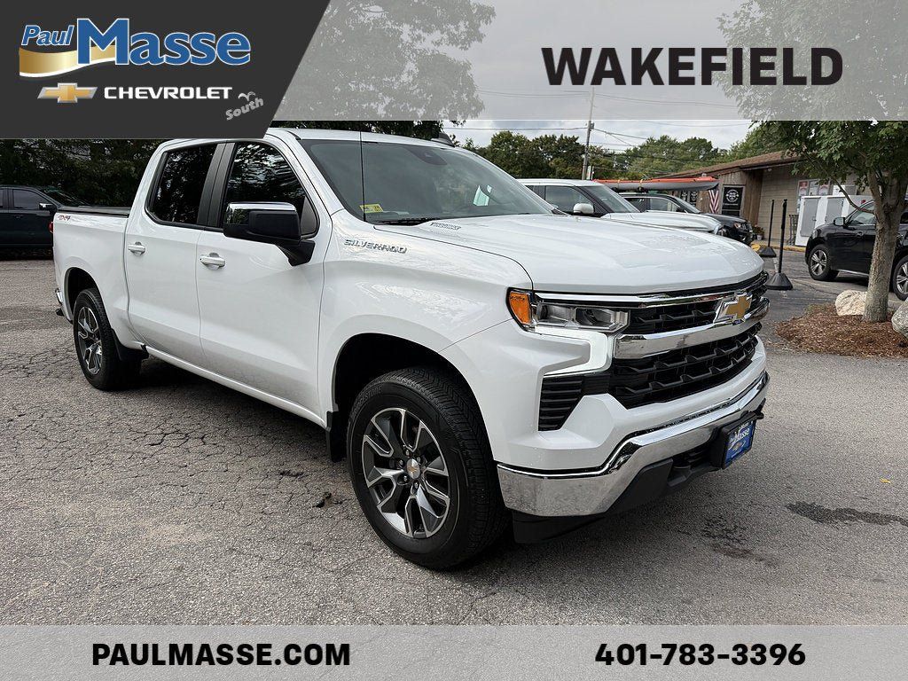 Used 2025 Chevrolet Silverado 1500 LT AWD/4WD image 3