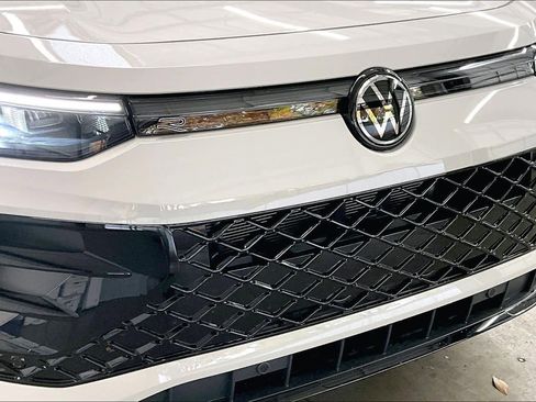 New 2026 Volkswagen Tiguan SE R-Line image 34