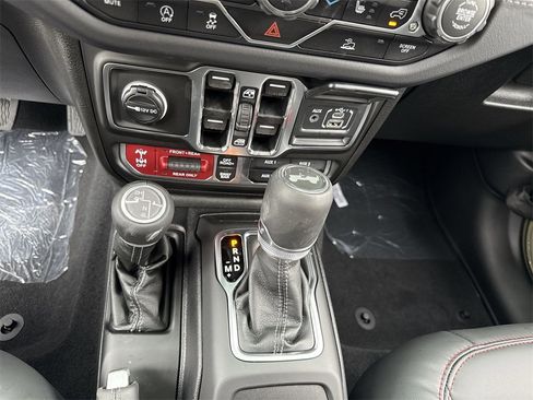 New 2025 Jeep Wrangler Unlimited Rubicon w/ Steel Bumper Group image 18