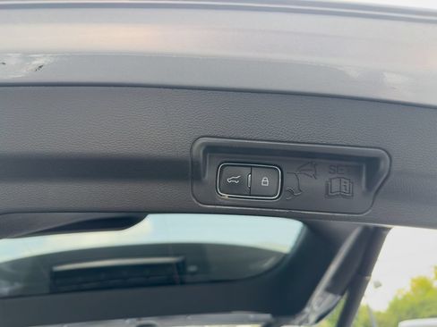 Used 2021 Ford Explorer XLT w/ Equipment Group 202A AWD/4WD image 18