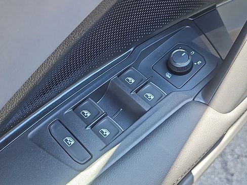 New 2026 Volkswagen Tiguan SE R-Line AWD/4WD image 6