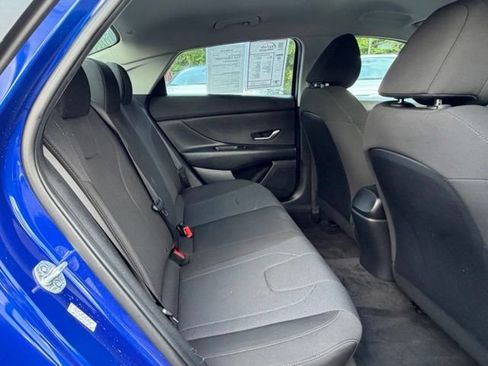 Used 2023 Hyundai Elantra SE w/ Preferred Accessory Package FWD image 24