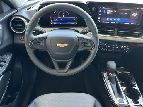 Used 2026 Chevrolet Trax LT FWD image 16