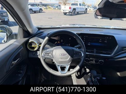 Certified 2025 Chevrolet Trax ACTIV w/ Sunroof Package image 12