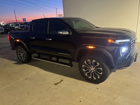 Used 2024 GMC Canyon Denali image 2