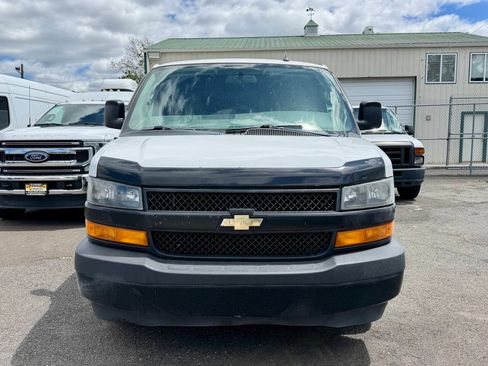 Used 2018 Chevrolet Express 2500 w/ Driver Convenience Package RWD image 2