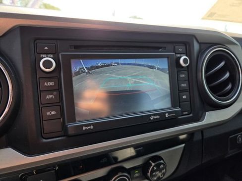 Used 2017 Toyota Tacoma SR5 w/ Tow Package RWD image 8