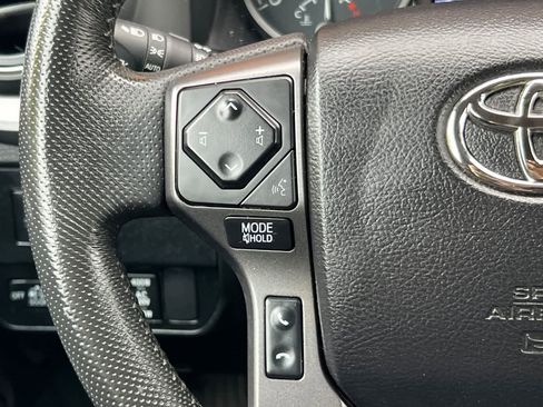 Certified 2022 Toyota Tacoma TRD Off-Road image 24