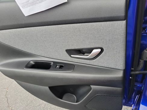 Used 2024 Hyundai Elantra Limited image 16