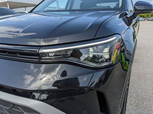 New 2025 Volkswagen Taos SE image 12