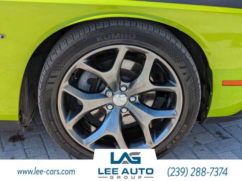 Used 2015 Dodge Challenger R/T w/ Quick Order Package 22B R/T image 9