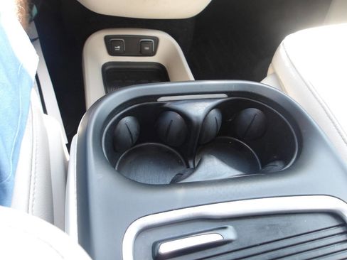 Used 2019 Chrysler Pacifica Touring-L Plus w/ Tire & Wheel Group image 21