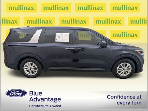 Used 2024 Kia Carnival LX image 2