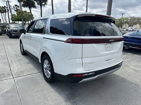 Certified 2024 Kia Carnival LX image 9