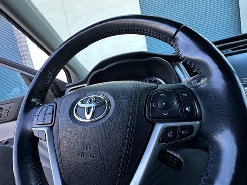 Used 2018 Toyota Highlander Limited image 11