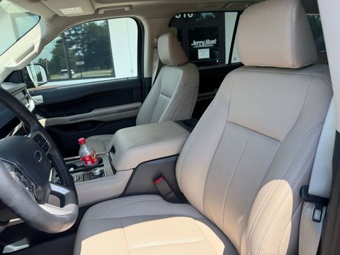 Used 2024 Ford Expedition XLT AWD/4WD image 3