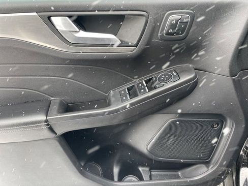 Used 2021 Ford Escape Titanium image 18