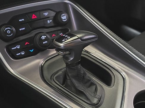 Used 2019 Dodge Challenger SXT image 19