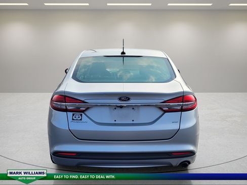 Used 2017 Ford Fusion SE FWD image 5