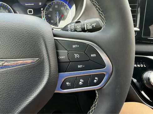 Used 2026 Chrysler Pacifica Select FWD image 19