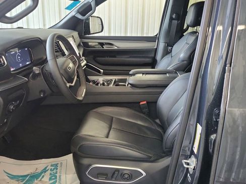Used 2025 Jeep Wagoneer Series III w/ Premium Group I AWD/4WD image 6