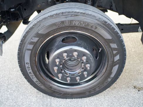 Used 2015 Ford F550 2WD Regular Cab Super Duty image 21