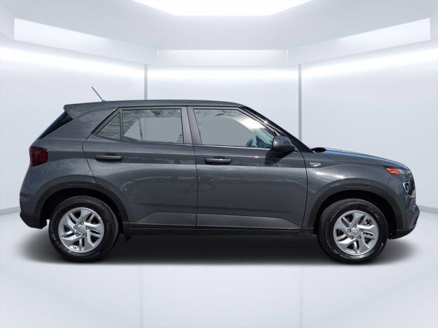 Used 2026 Hyundai Venue SE FWD image 2