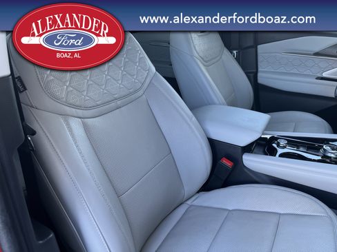 Used 2025 Ford Explorer Platinum w/ Ultimate Package image 16