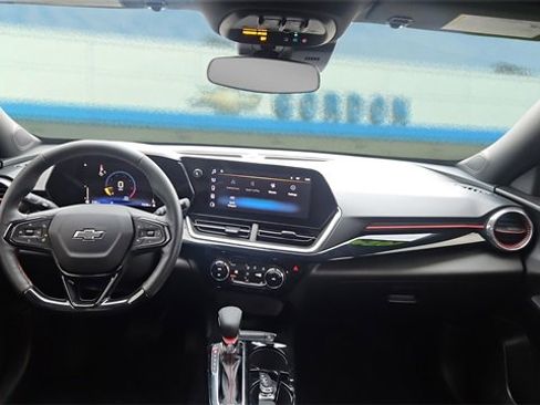 Used 2024 Chevrolet Trax RS w/ Sunroof Package image 12