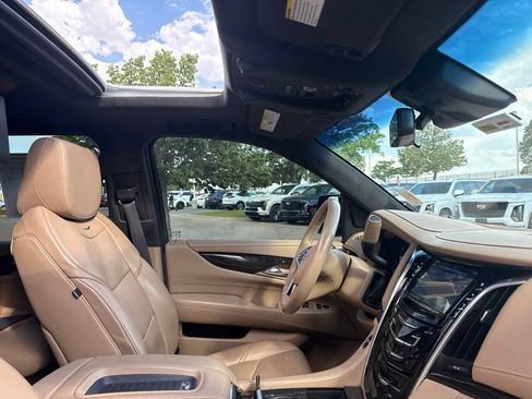 Used 2019 Cadillac Escalade Platinum AWD/4WD image 29