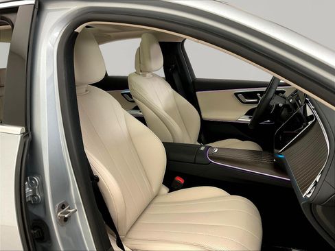 Used 2025 Mercedes-Benz E 350 Sedan w/ Driver Assistance Package image 29