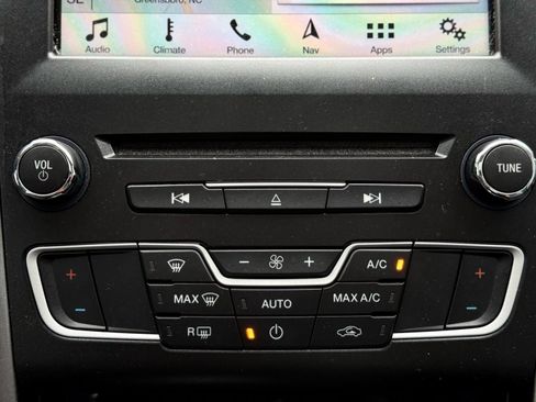 Used 2018 Ford Fusion SE image 34