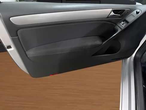 Used 2010 Volkswagen Golf 2-Door image 10