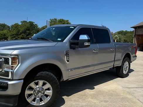 Used 2022 Ford F250 Platinum w/ FX4 Off-Road Package AWD/4WD image 6