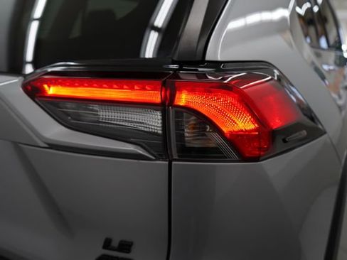 Used 2022 Toyota RAV4 LE image 77