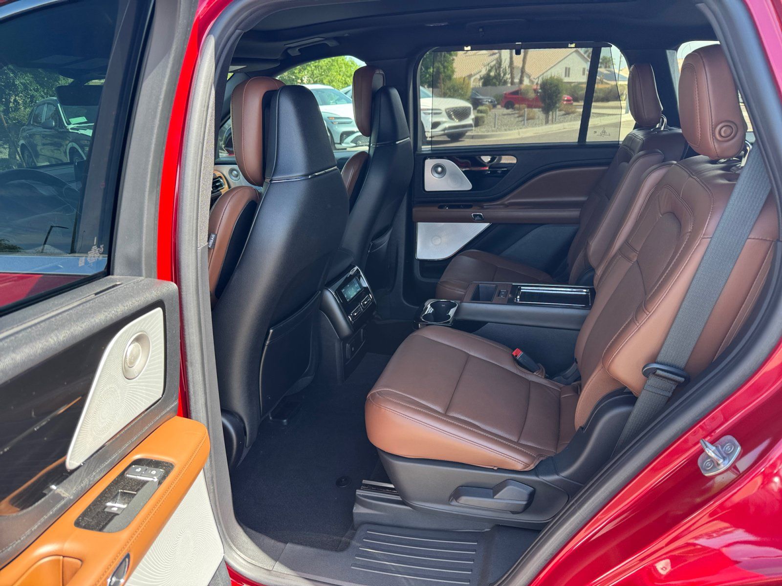 Used 2020 Lincoln Aviator Reserve w/ Equipment Group 201A AWD/4WD image 17
