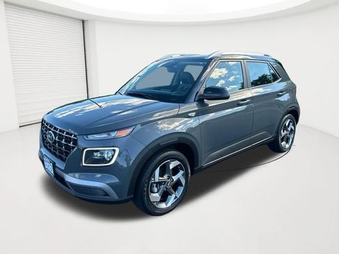 Used 2025 Hyundai Venue Limited FWD image 1