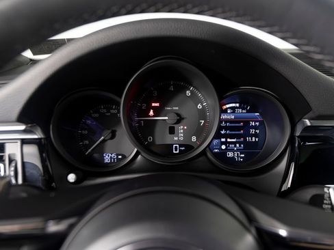 Certified 2026 Porsche Macan AWD/4WD image 23