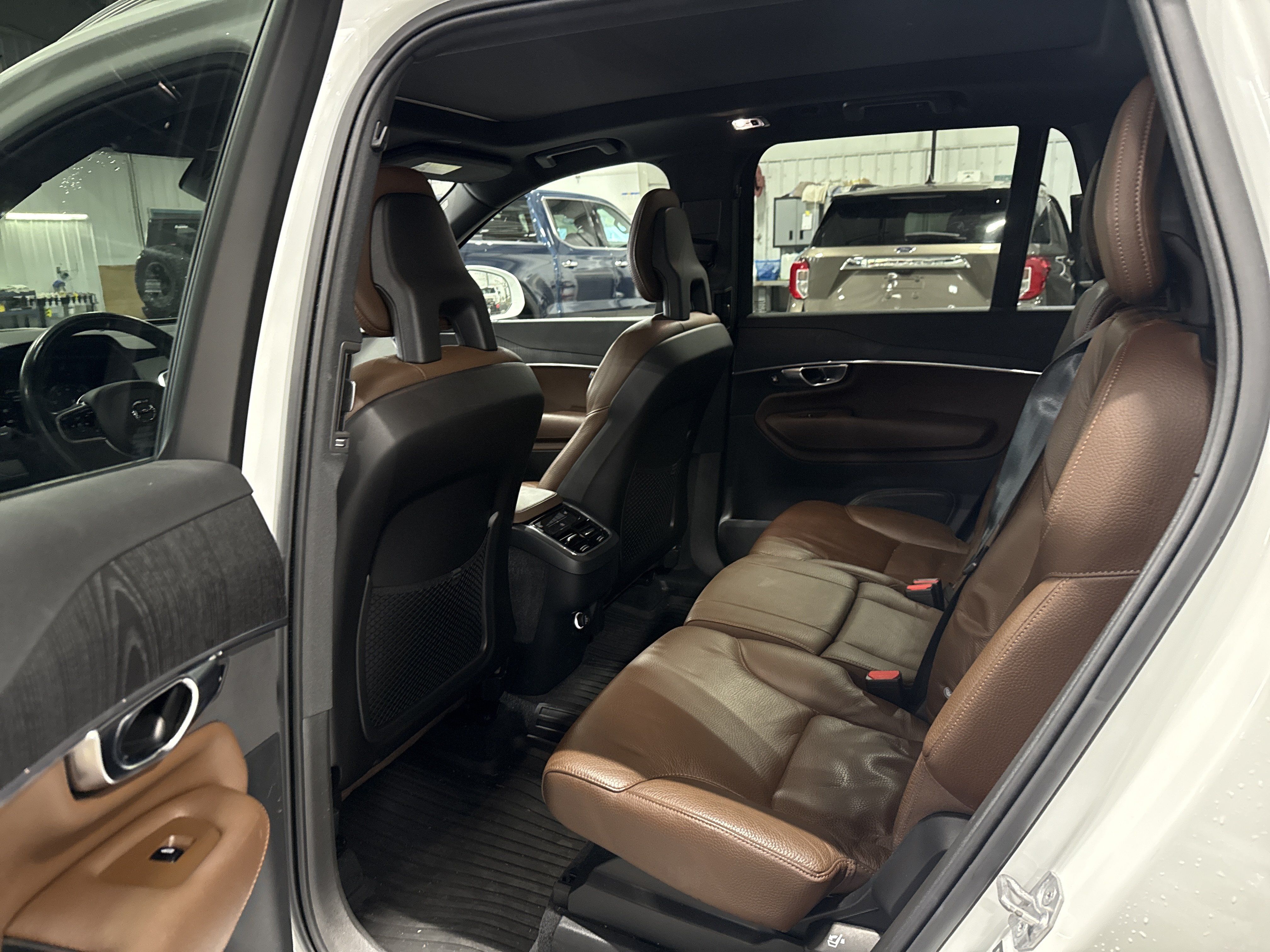 Used 2020 Volvo XC90 T6 Momentum AWD/4WD image 8