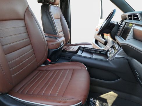 Used 2023 GMC Yukon Denali Ultimate AWD/4WD image 10