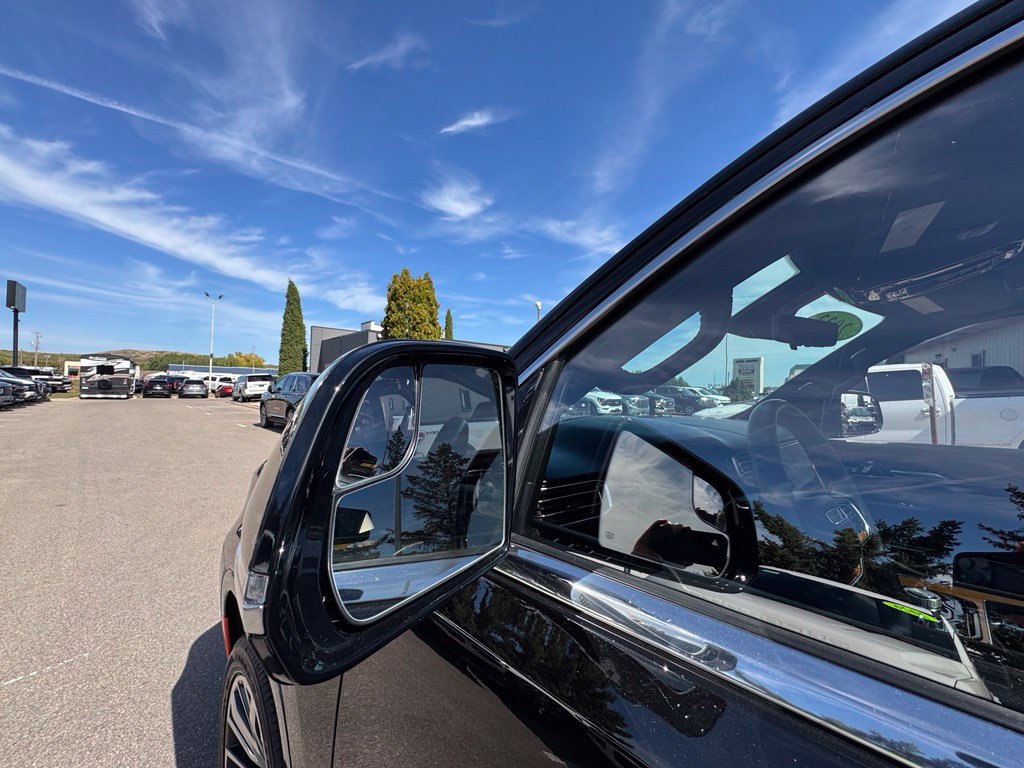 Used 2022 Jeep Grand Wagoneer Series III w/ Rear-Seat Entertainment Group AWD/4WD image 14