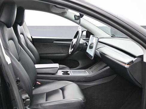 Used 2023 Tesla Model Y Long Range image 33