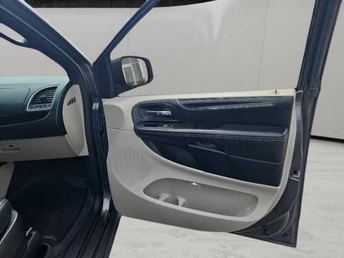 Used 2017 Dodge Grand Caravan SXT FWD image 10