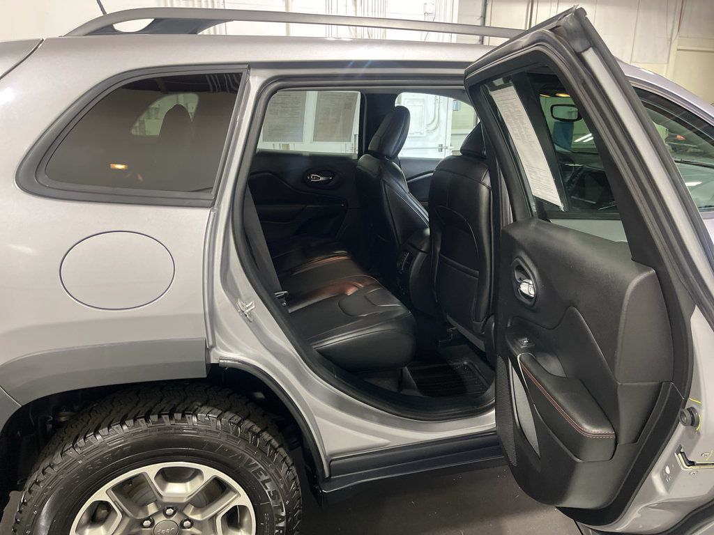 Used 2020 Jeep Cherokee Trailhawk AWD/4WD image 18