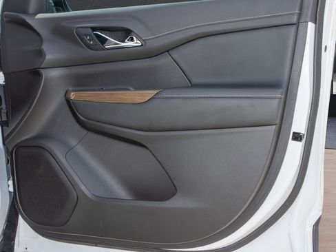 Used 2022 GMC Acadia SLE w/ Driver Convenience Package image 33