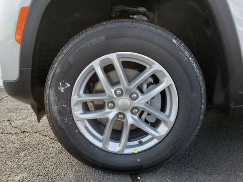 New 2025 Jeep Grand Cherokee Laredo image 12