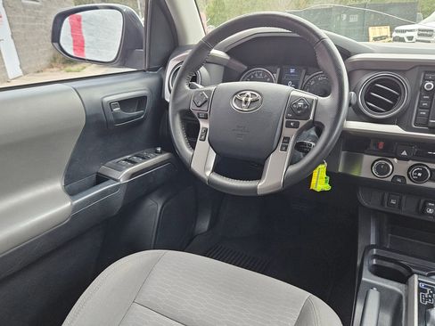 Used 2018 Toyota Tacoma SR5 image 9