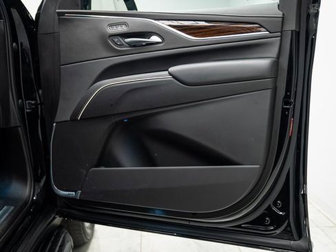 Used 2022 Cadillac Escalade Premium Luxury image 21