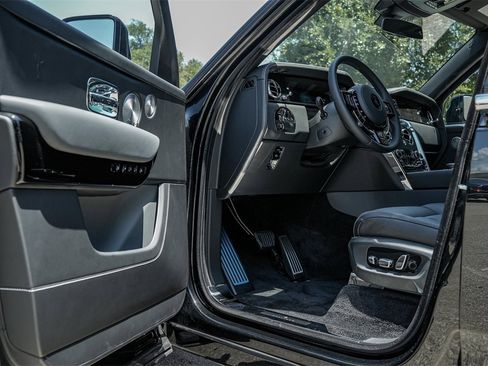 New 2025 Rolls-Royce Cullinan image 18